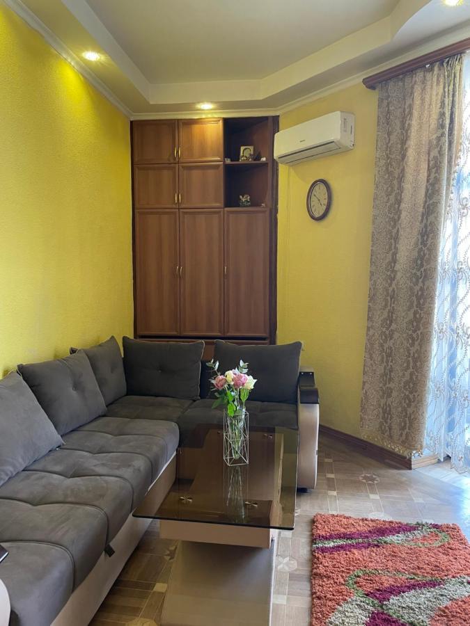 Cozy Apartment On Republic Square Ereván Exterior foto