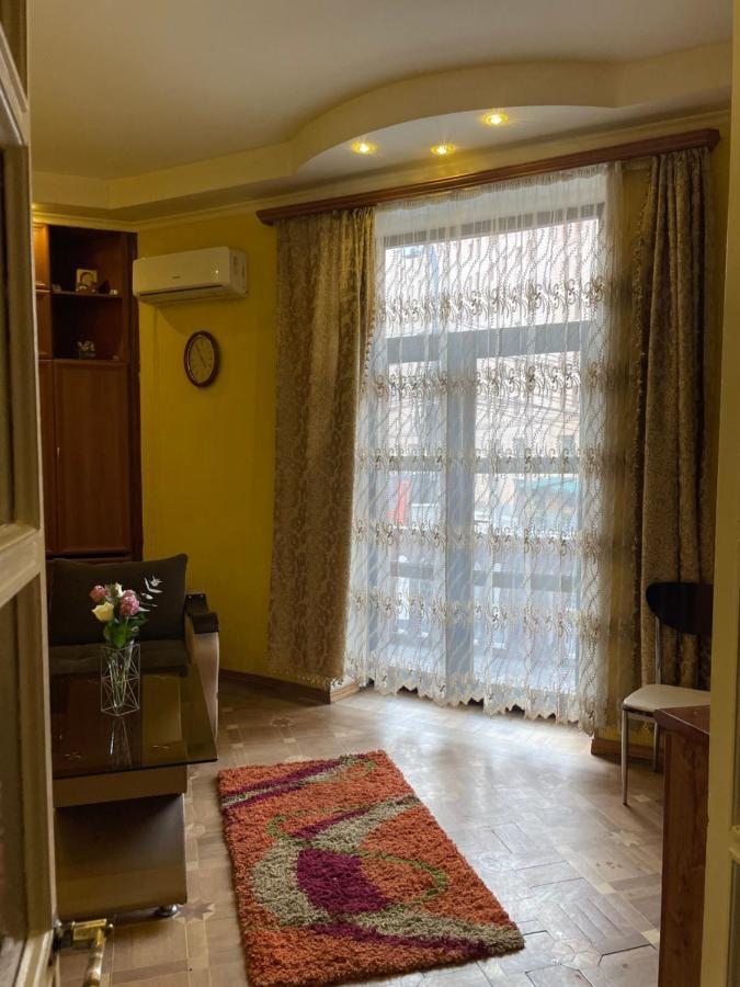 Cozy Apartment On Republic Square Ereván Exterior foto