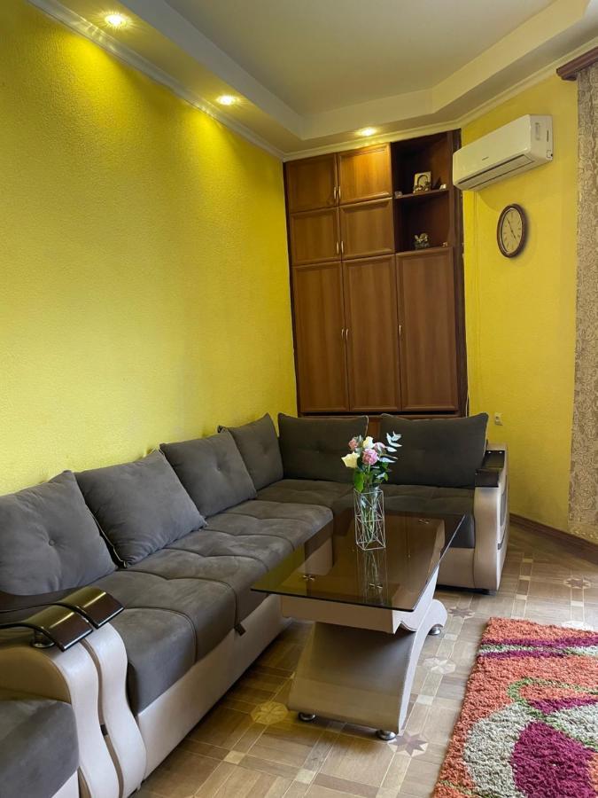 Cozy Apartment On Republic Square Ereván Exterior foto