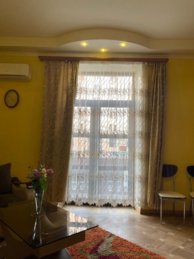 Cozy Apartment On Republic Square Ereván Exterior foto