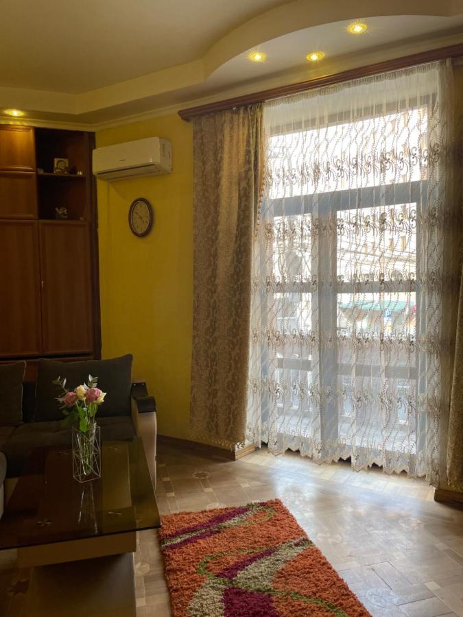 Cozy Apartment On Republic Square Ereván Exterior foto